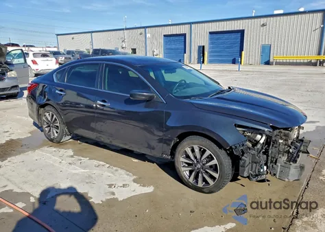 2017 Nissan Altima 2.5 из США, поврежденный, VIN 1N4AL3AP8HC152746